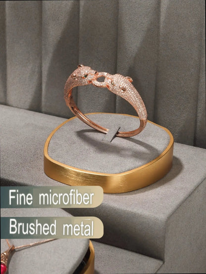 Luxury jewelry window display, props, rings, necklaces, earrings, jade display shelves, ladder jewelry display shelves Jim Display